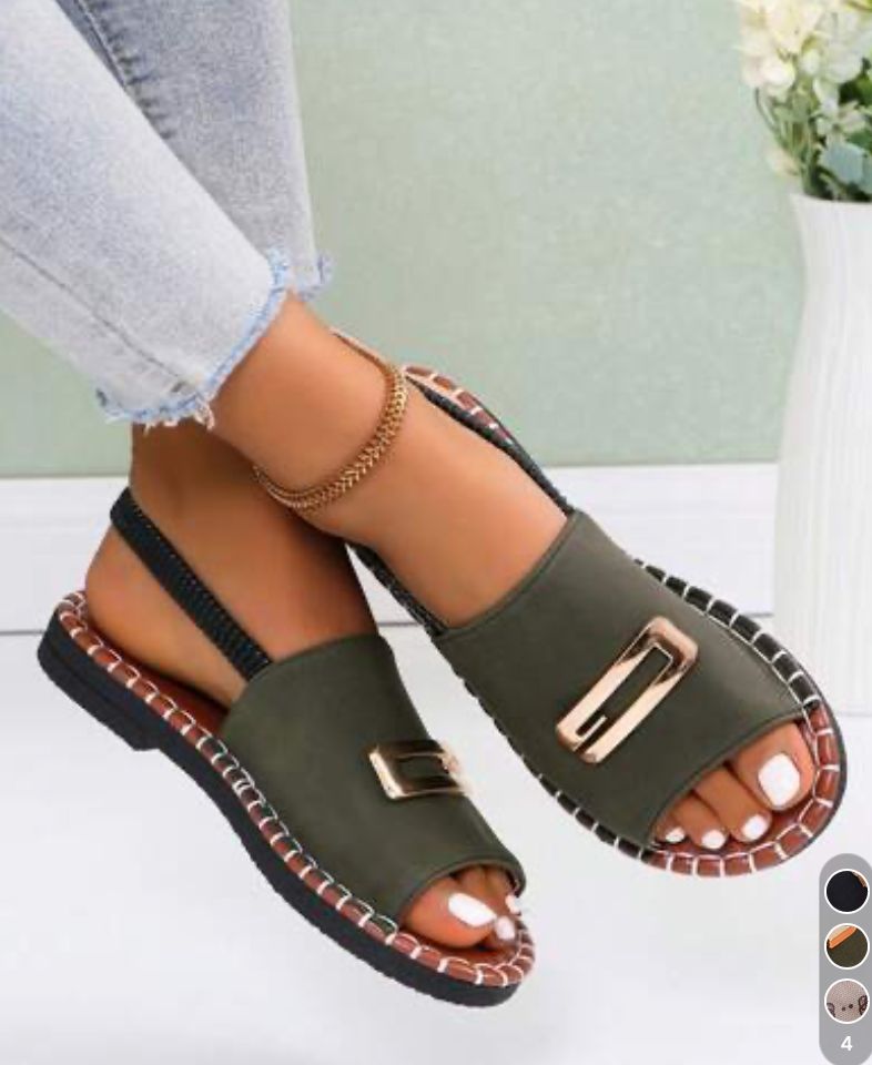 Sandales plates kaki à boucle dorée