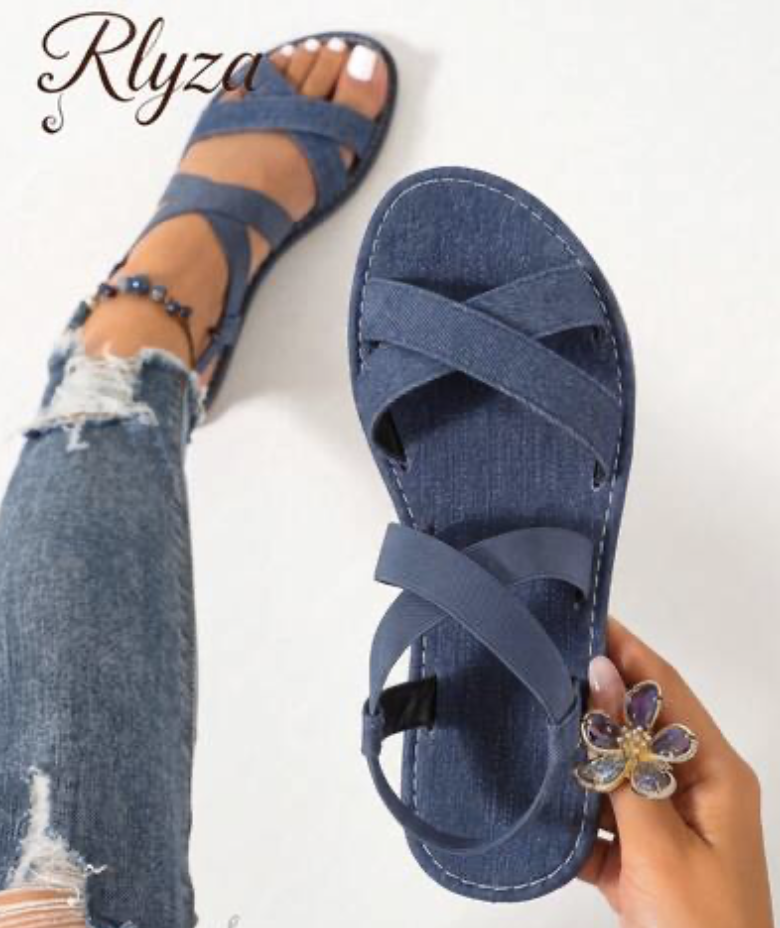Sandales plates bleues effet denim à brides croisées