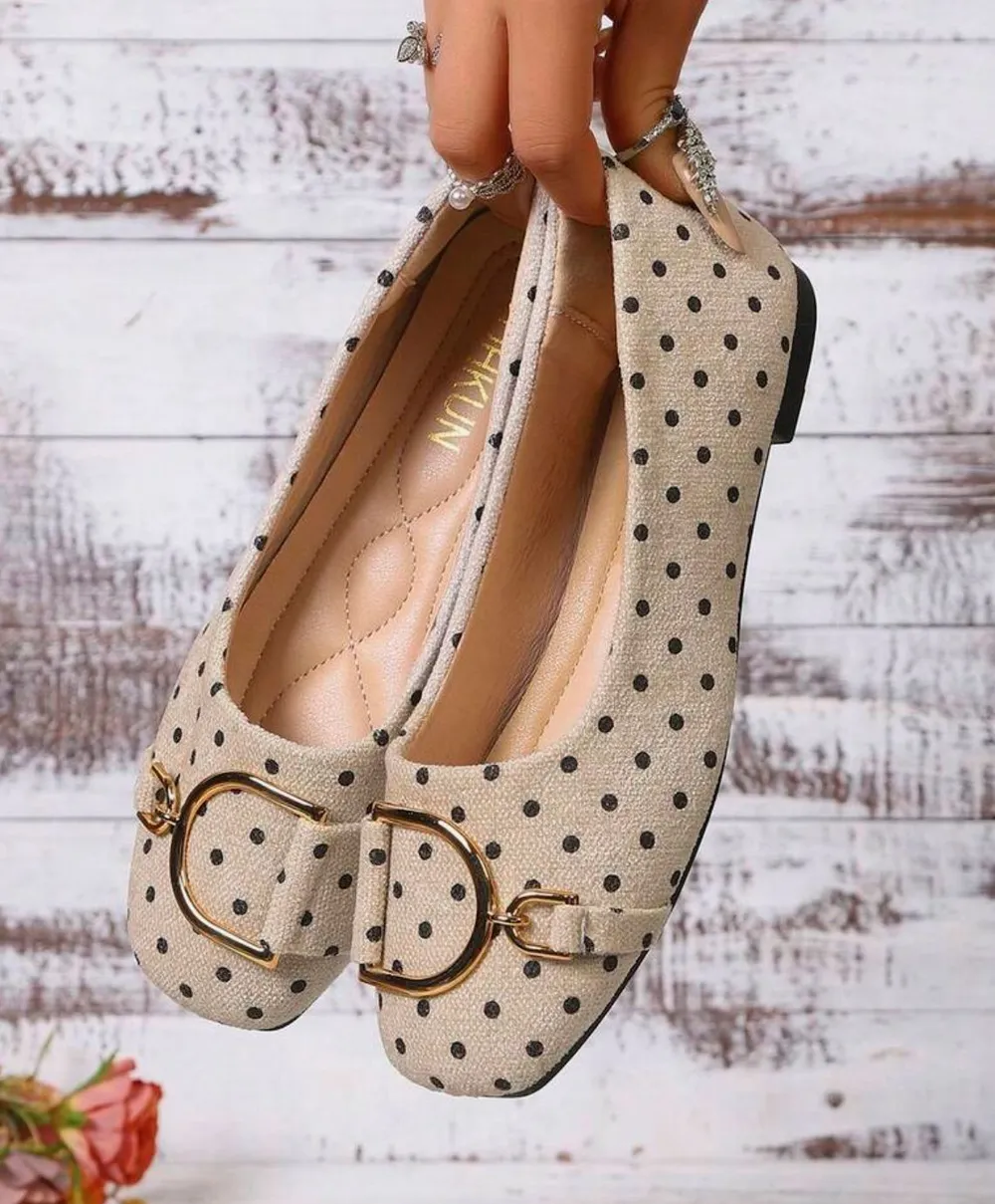 Ballerines beiges à pois noirs